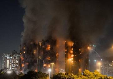 44 قتيلا في حريق مجمع سكني بهونغ كونغ