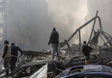 مئات القتلى والجرحى في غارات إسرائيلية مكثفة على لبنان